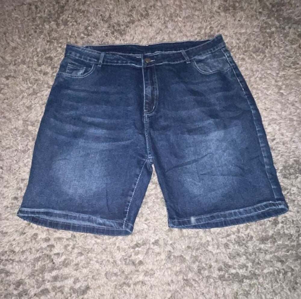 Jean shorts with embroidery in the back